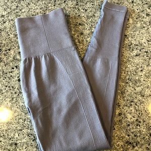 GMYSHARK LEGGINGS IN LAVENDER - COLOR SOLD OUT